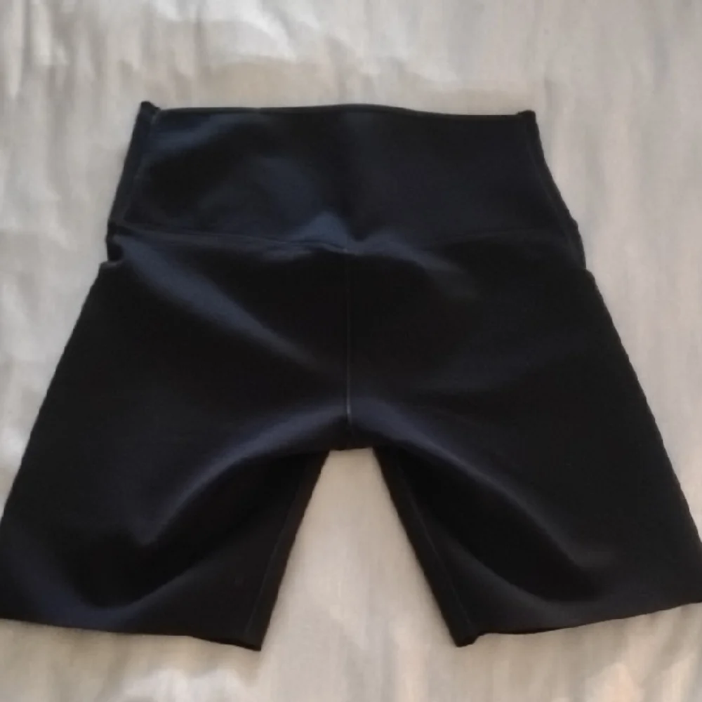 Nike Black High-Rise Compression Bike Shorts with Side Pockets - Picture 7 of 7
